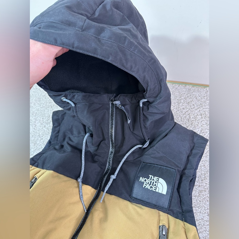 The North Face Women's Small 550 Goose Down Pallie Khaki Black Hooded Vest - Picture 4 of 11